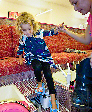 Uma at the Salon (7)