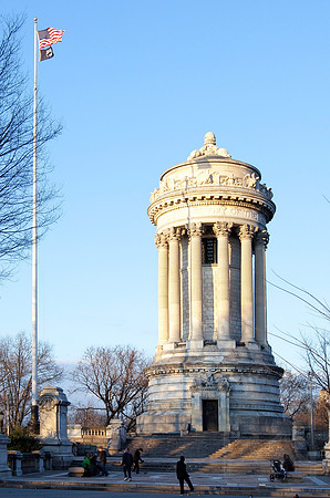 Soldiers and Sailors Memorial Plaza, Riverside Park
