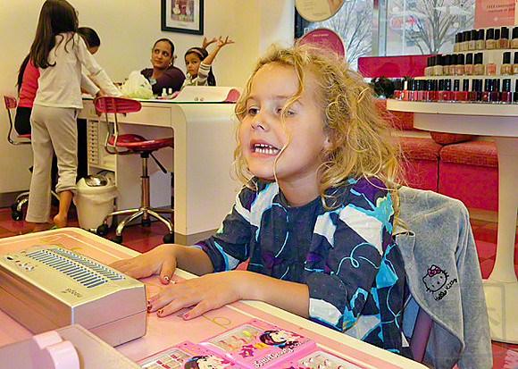 Uma at the Salon (1)