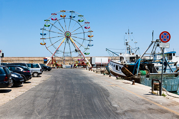 Ferris wheel in harbor, Trani