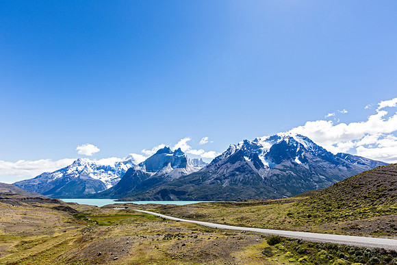 Road to east end of Lake Nordenskjold
