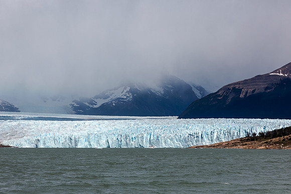 Perito Moreno glacier and cruise ship 8366